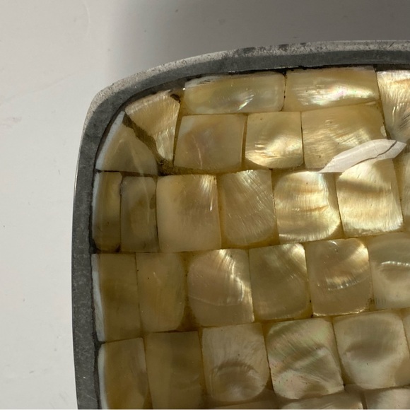 JULIA KNIGHT Trinket Dish Mother of Pearl Bowl Small 3.75” Square Shells Signed - Picture 15 of 16